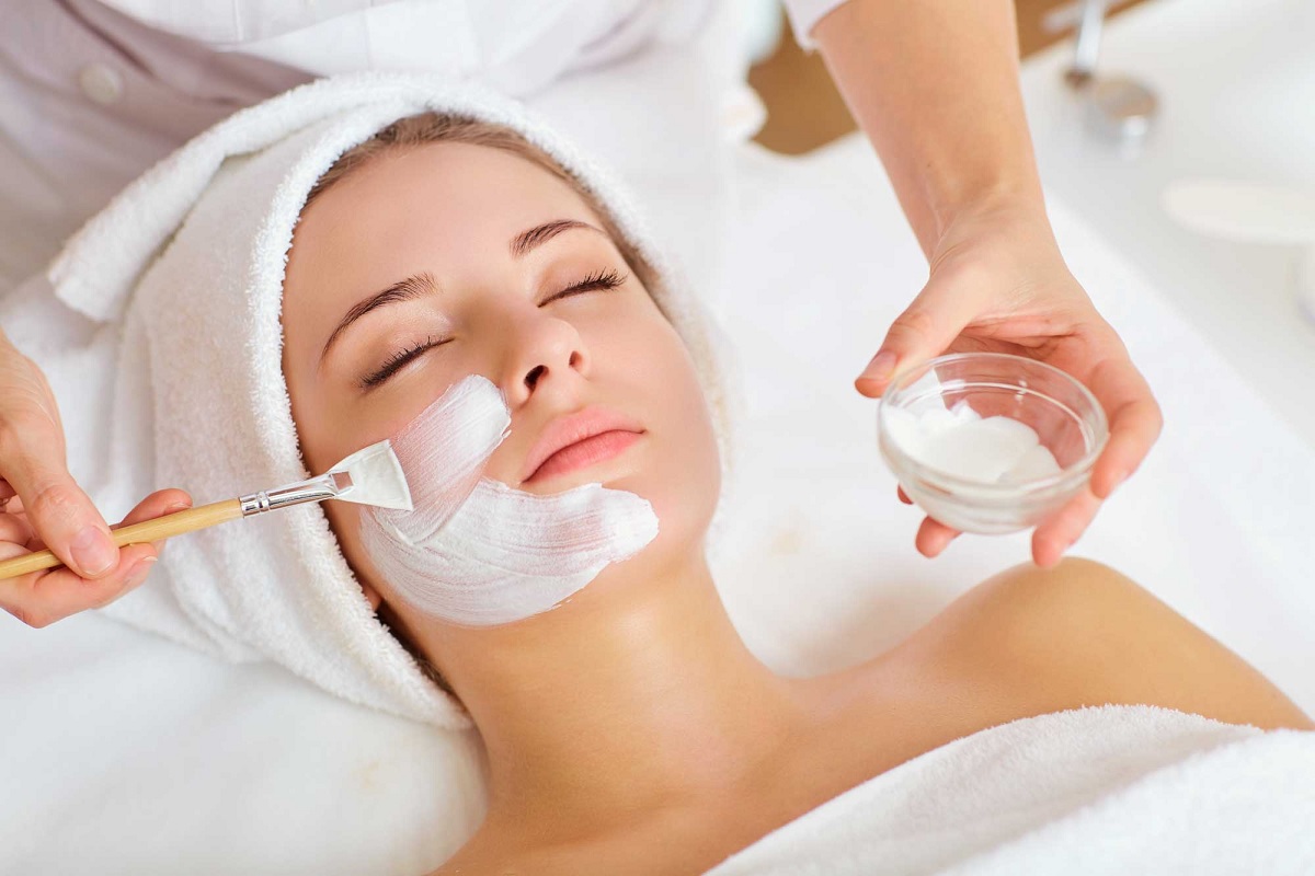 Why You Should Book a Facial at the Spa & Its Benefits?
